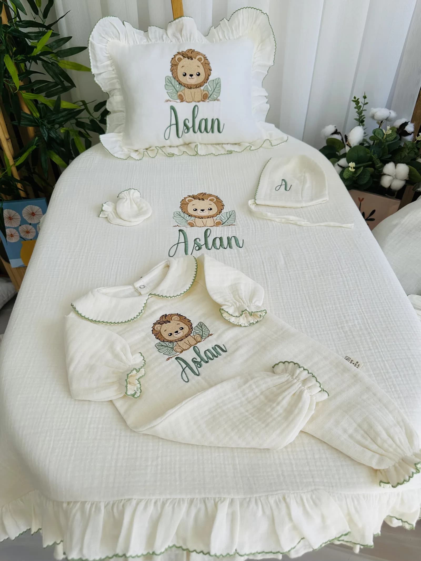 Yeşil Kroşetalı Aslan Nakışlı