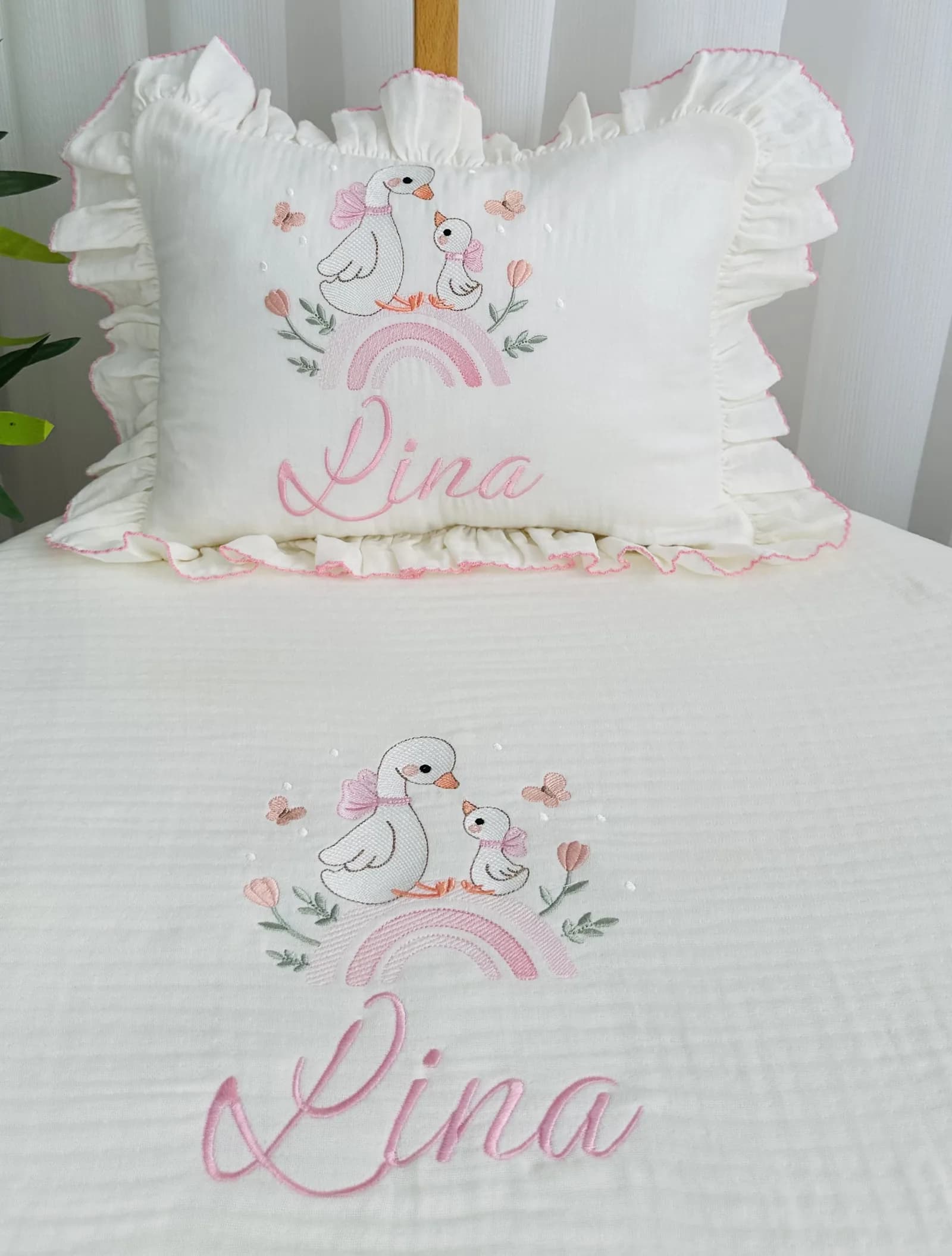 Müslin Bebek Hediye Seti - Anne Ördek ve Gökkuşağı Kroşetalı