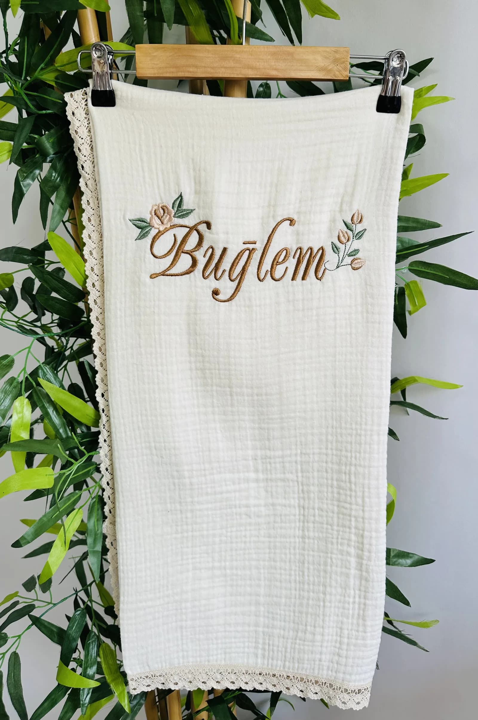 Müslin Bebek Battaniyesi - Dantelli Gül Desenli