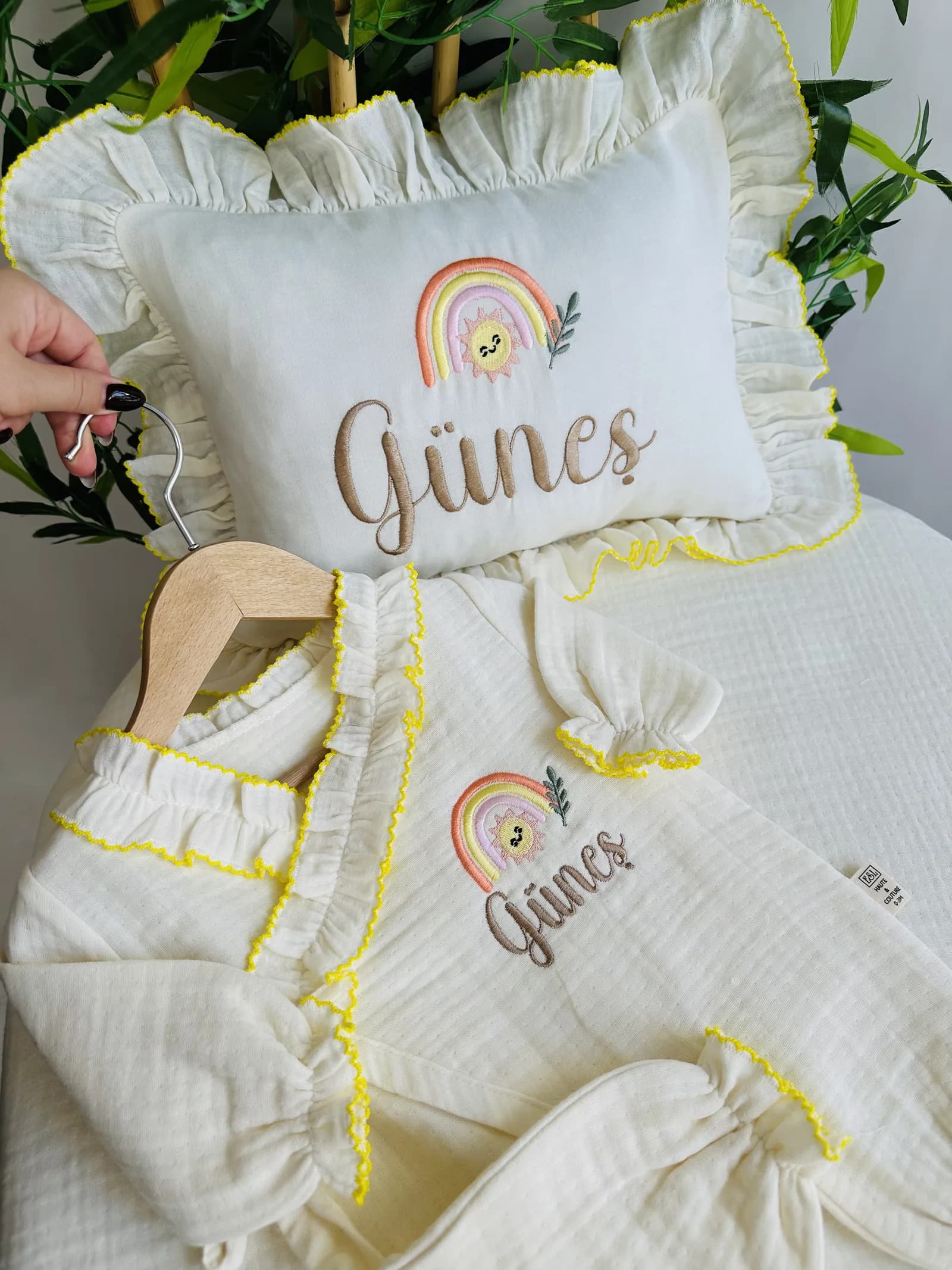 Müslin Bebek Seti - Sarı Kroşetalı Güneş Desenli Yastıklı