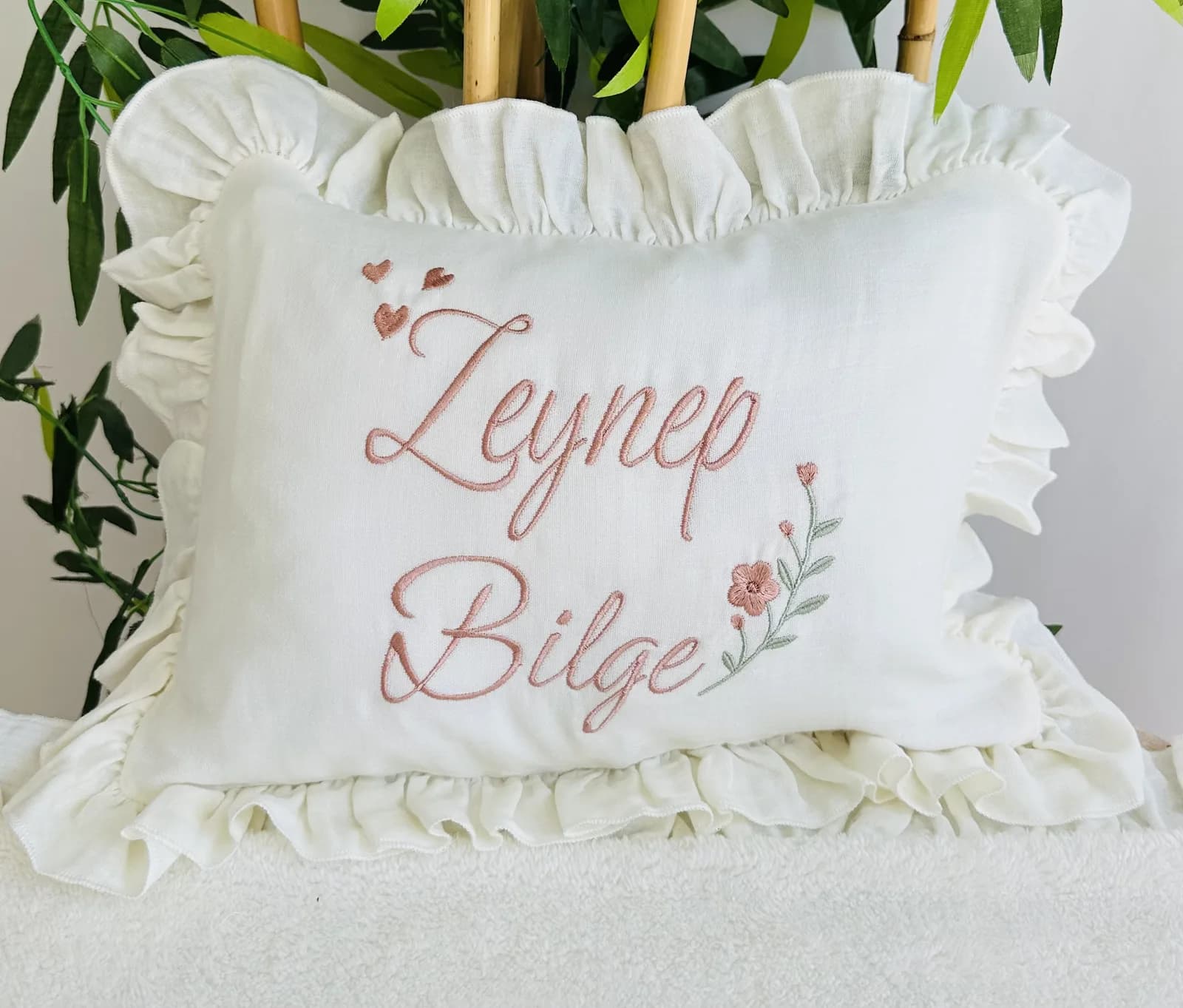 Bebek Takı Yastığı - Kalp ve Çiçek Nakışlı