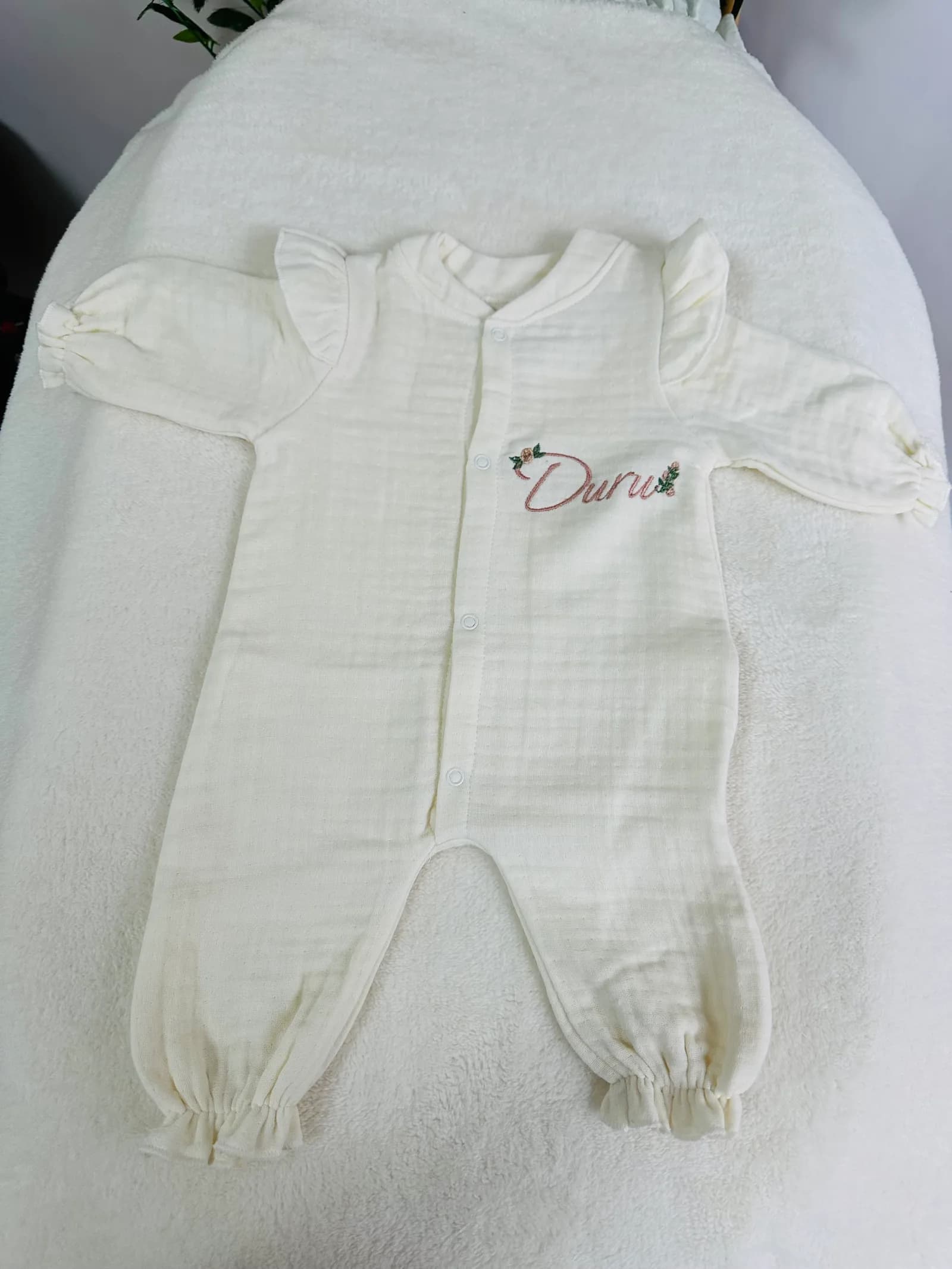 Müslin Bebek Tulumu - Omuz Fırfırlı Çıtçıtlı